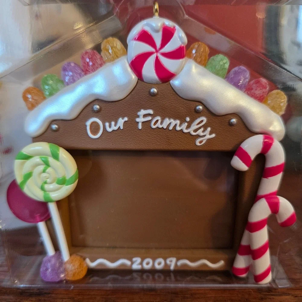 HALLMARK Keepsake 2009‎ Our Family Photo Holder Christmas Ornament w/ Box